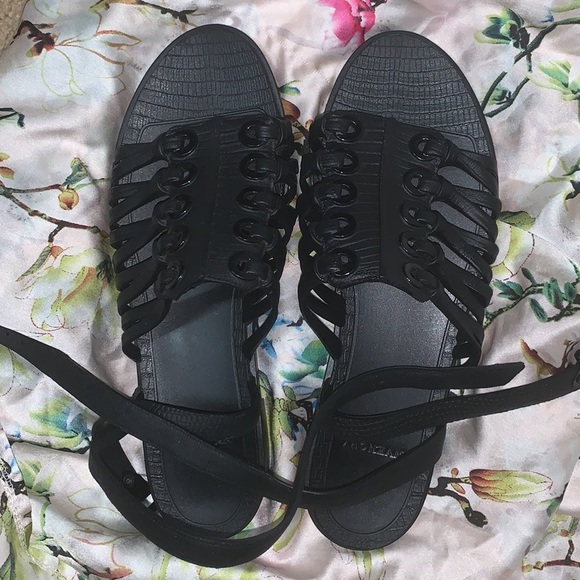 Givenchy gladiator Flat Sandals (never worn) - Picture 3 of 9